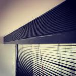 Rejilla lineal negra